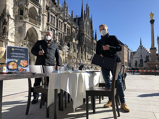Nockherberg Wirt und DEHOGA Bayern Kreisvorstand Christian Schottenhamel,  Gregor Lemke, Wirt des Augustiner Klosterbräu und Sprecher der Innenstadtwirte (©Foto: Martin Schmitz)